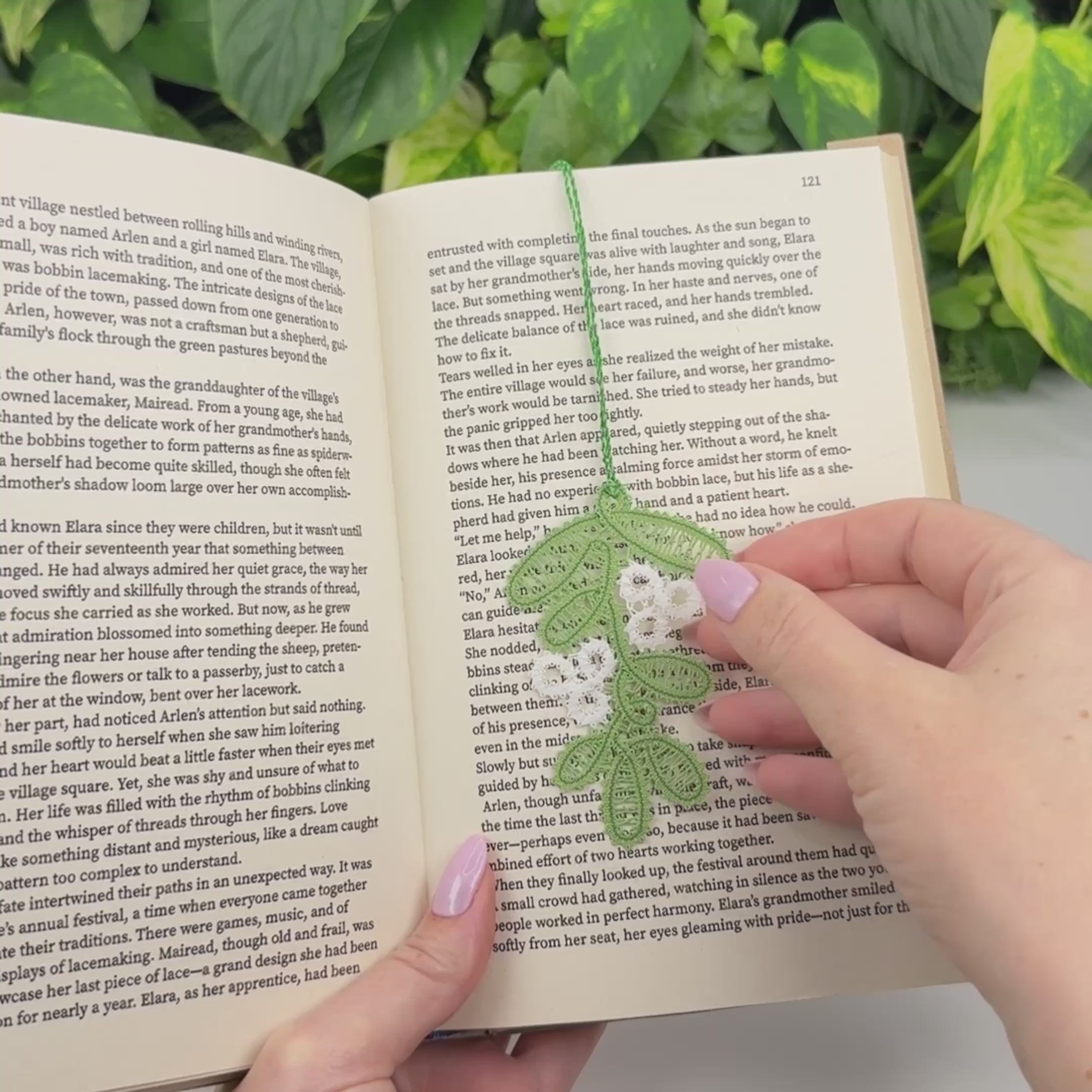 Mistletoe Bookmark • Bobbin Lace PDF Pattern • Digital Download + Video Tutorial